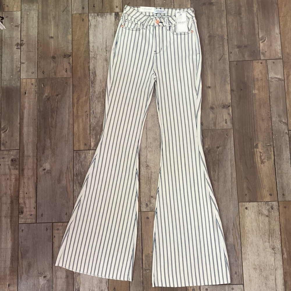 Judy Blue pin striped jeans - Picture 2 of 6